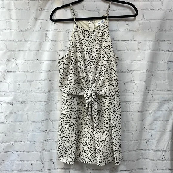 She + Sky NWT animal print straps with tie front size large short romper - Picture 1 of 9